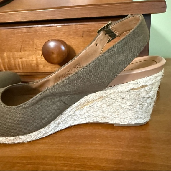 Vionic Corolina Olive Green canvas Wedge Shoes with Cushioned Insole - Picture 11 of 14